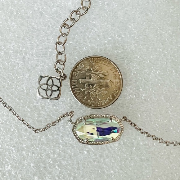 Kendra Scott Elisa Dichroic Glass pendant necklace in silver color - Picture 4 of 6